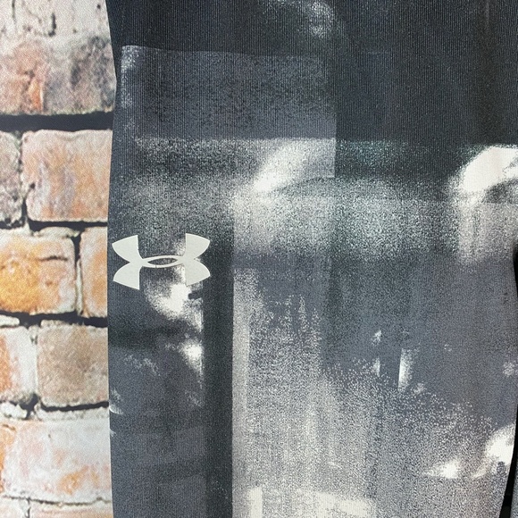 Under Armour Black & White Capri Leggings - Picture 3 of 5